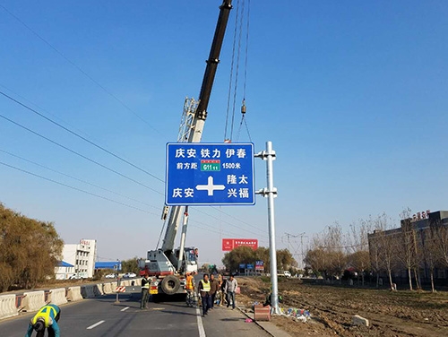 合肥合肥道路护栏网网片该如何进行正确的选购呢？